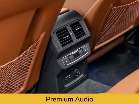 Used 2022 Audi Q5 e Prestige w/ Prestige Package image 17
