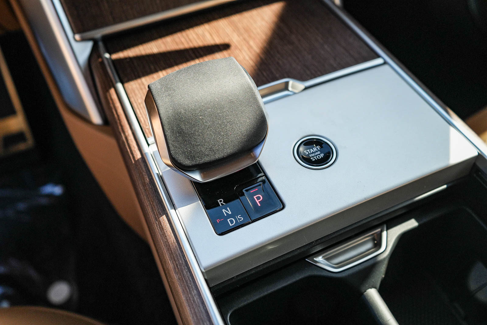 New 2026 Land Rover Range Rover Long Wheelbase SE AWD/4WD image 18