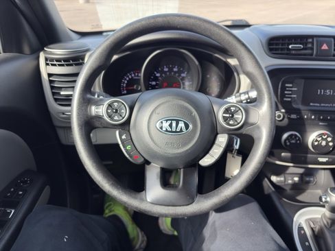 Used 2017 Kia Soul Base image 18
