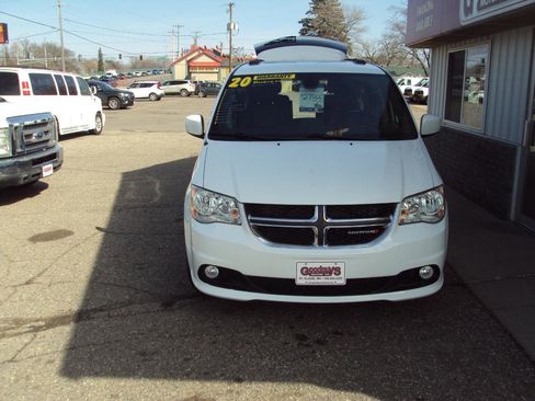 Used 2020 Dodge Grand Caravan SXT image 3