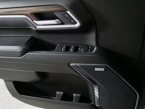 Used 2025 Chevrolet Silverado 1500 LT Trail Boss w/ LT Trail Boss Premium Package image 19