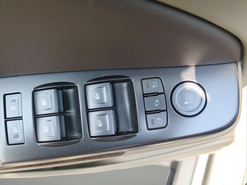 Used 2018 Chevrolet Tahoe LT w/ LT Signature Package AWD/4WD image 12