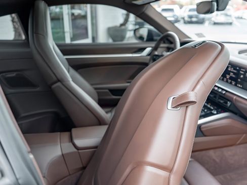 Used 2021 Porsche 911 Carrera 4S image 32