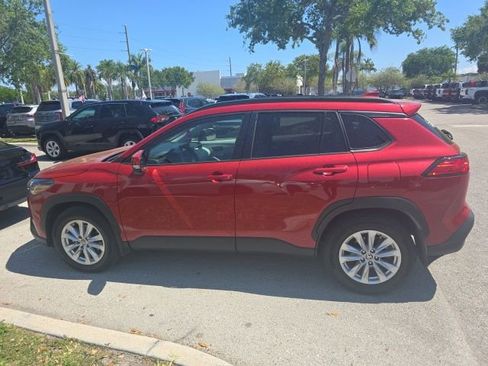 Used 2023 Toyota Corolla Cross LE w/ Moonroof Package image 6