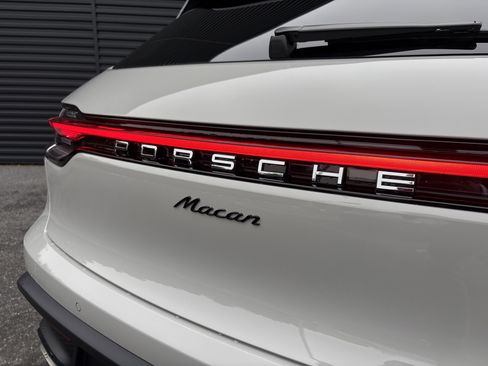 New 2026 Porsche Macan Premium Package Plus image 24