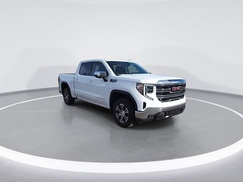 Used 2025 GMC Sierra 1500 SLT image 2