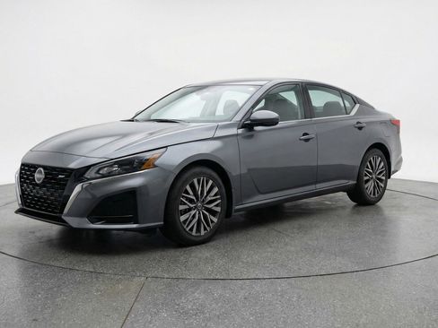Used 2025 Nissan Altima 2.5 SV image 3