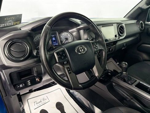 Used 2016 Toyota Tacoma SR5 AWD/4WD image 9