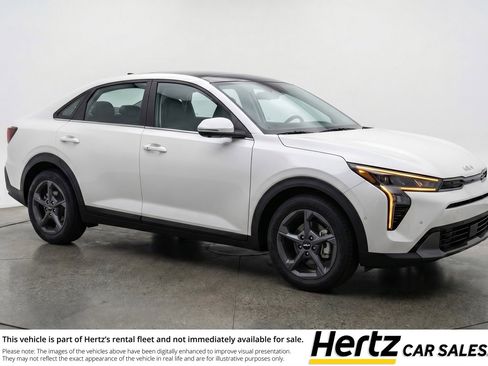 Used 2025 Kia K4 LXS image 1