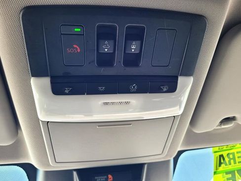 Used 2023 Nissan Rogue SL FWD image 18