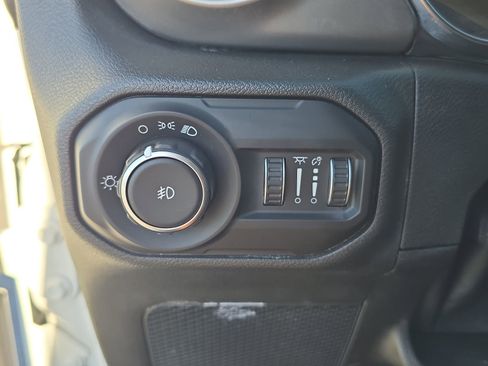 Used 2021 Jeep Wrangler Sport image 19