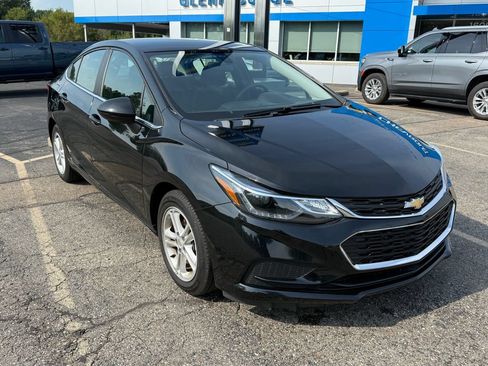 Certified 2018 Chevrolet Cruze LT w/ Convenience Package FWD image 8