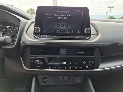 Used 2025 Nissan Rogue SV w/ SV Premium Package FWD image 21