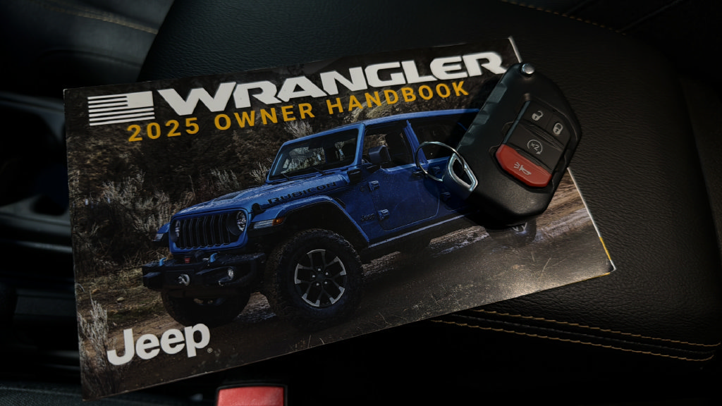 Used 2025 Jeep Wrangler Unlimited Sahara AWD/4WD image 36