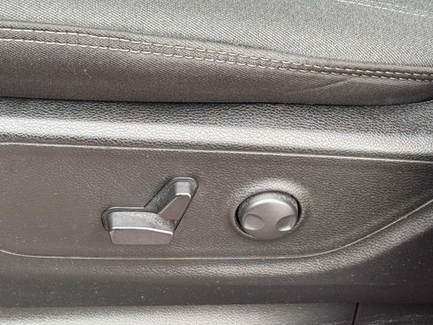 Used 2023 RAM 1500 Big Horn AWD/4WD image 9