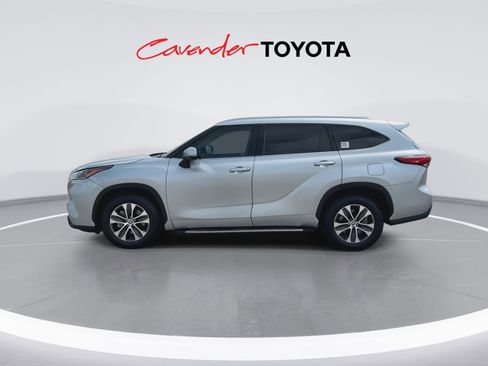 Used 2021 Toyota Highlander XLE image 5
