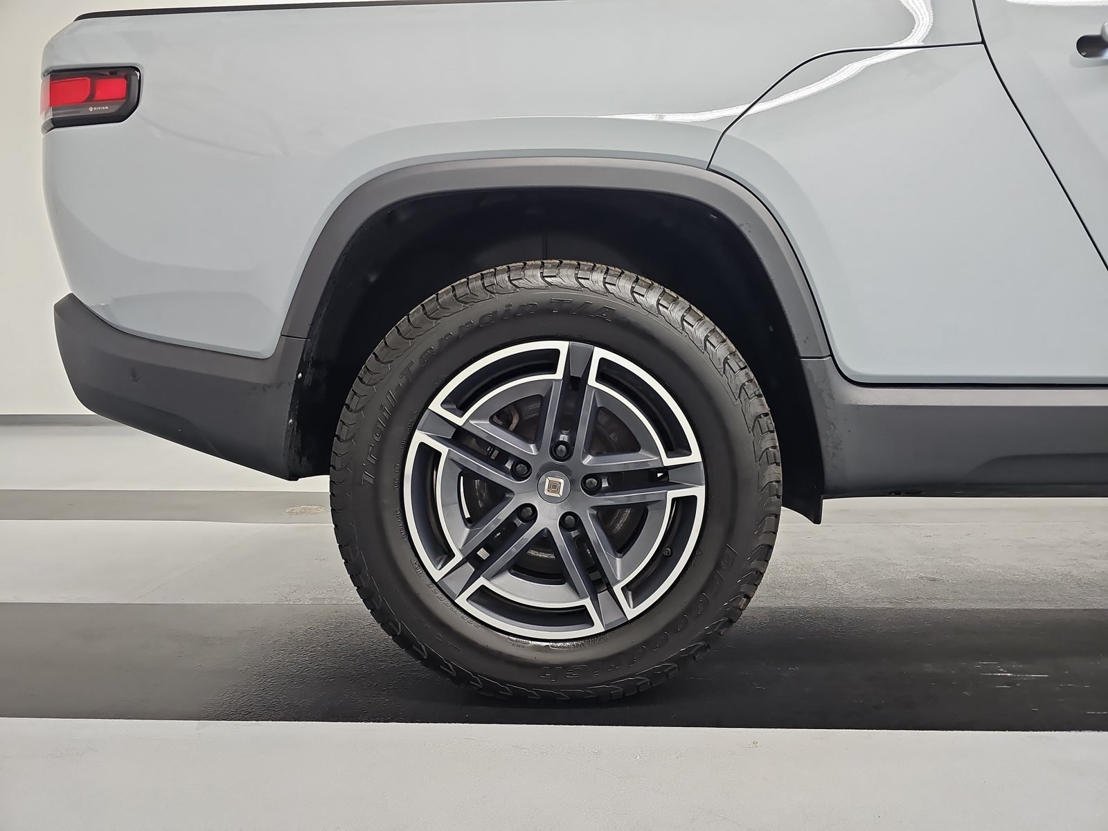 Used 2025 Rivian R1T Adventure Dual AWD/4WD image 12