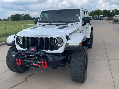 Used 2024 Jeep Wrangler Unlimited Rubicon AWD/4WD image 4