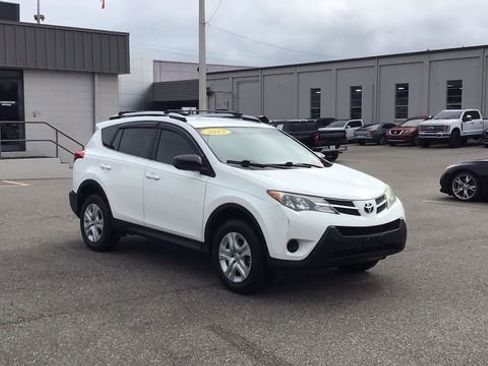 Used 2015 Toyota RAV4 LE image 4
