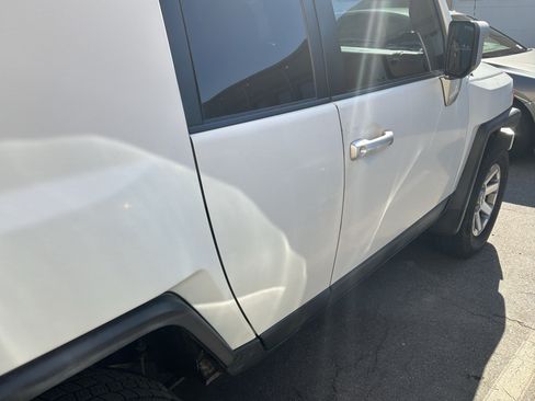 Used 2014 Toyota FJ Cruiser 4WD w/ Convenience Package image 9