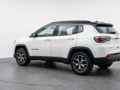 Used 2025 Jeep Compass Limited image 6