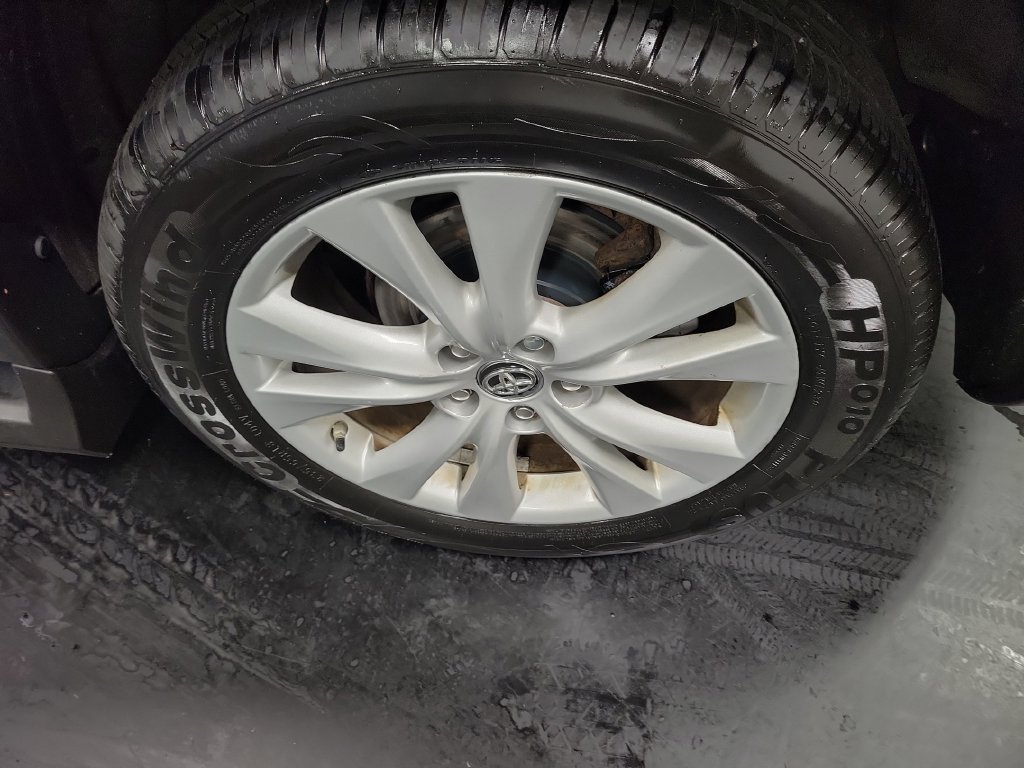 Used 2015 Toyota RAV4 Limited w/ Technology Package AWD/4WD image 13