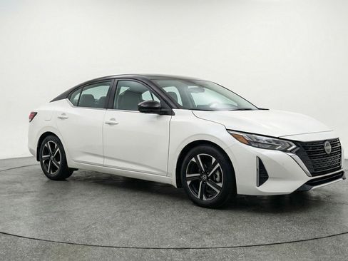 Used 2025 Nissan Sentra SV image 3