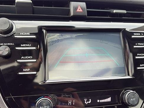 Used 2019 Toyota Camry SE image 13