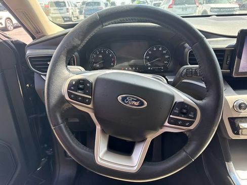 Used 2023 Ford Explorer XLT w/ Equipment Group 202A AWD/4WD image 18