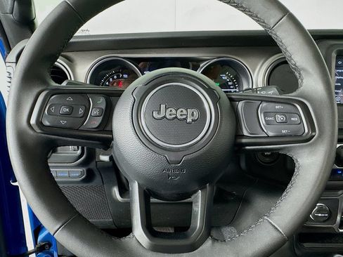 Used 2023 Jeep Wrangler Unlimited AWD/4WD image 39