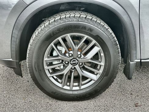 Used 2023 Nissan Rogue S image 31