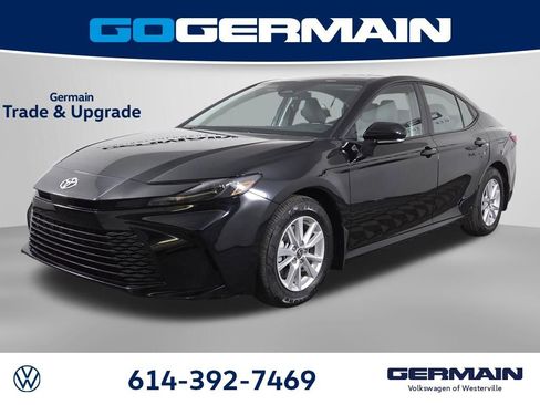 Used 2025 Toyota Camry LE w/ Convenience Package image 1