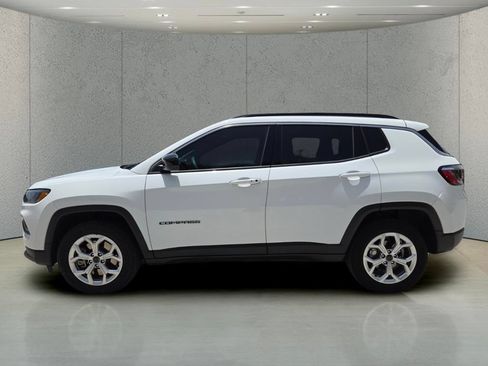 Used 2025 Jeep Compass Latitude AWD/4WD image 9