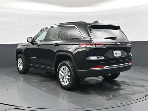 New 2025 Jeep Grand Cherokee Laredo image 6
