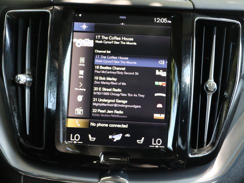 Used 2020 Volvo XC60 T6 Momentum w/ Protection Package image 27