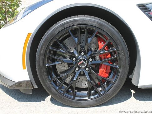 Used 2015 Chevrolet Corvette Z06 w/ 3LZ Preferred Equipment Group RWD image 14