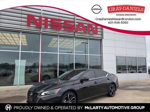 Used 2024 Nissan Altima 2.5 SR w/ SR Premium Package image 1