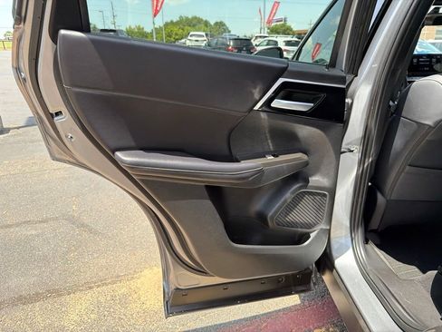 Used 2024 Mitsubishi Outlander SE Black Edition FWD image 33