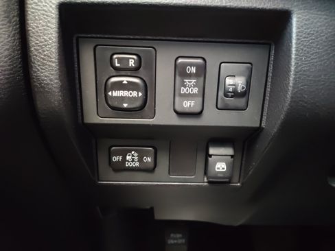 Used 2014 Toyota Tundra SR5 w/ SR5 Upgrade Package RWD image 23