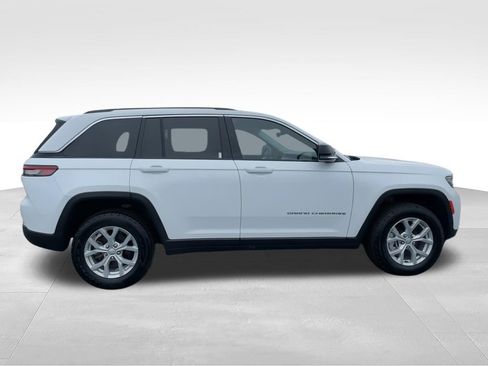 Used 2023 Jeep Grand Cherokee Limited AWD/4WD image 9