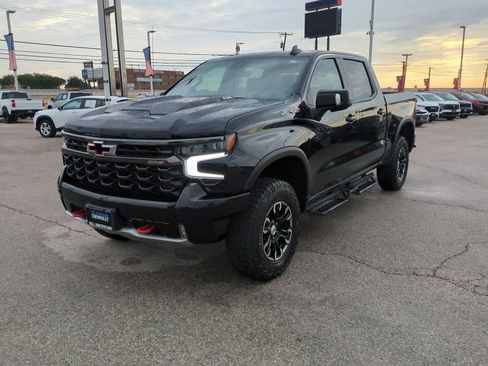 Used 2025 Chevrolet Silverado 1500 ZR2 w/ Technology Package AWD/4WD image 4