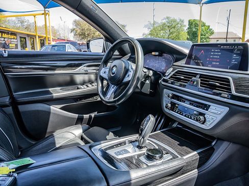 Used 2020 BMW 750i xDrive w/ Executive Package image 19