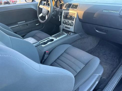 Used 2010 Dodge Challenger SE image 13