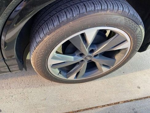 Used 2022 Audi Q4 e-tron Prestige image 10