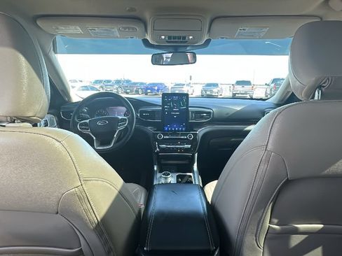 Used 2022 Ford Explorer Limited w/ Limited Technology Package RWD image 29