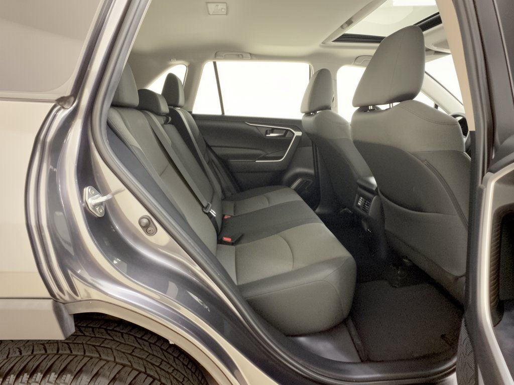 Used 2021 Toyota RAV4 XLE w/ Convenience Package FWD image 29