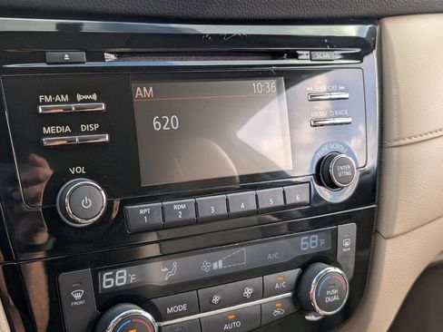 Used 2017 Nissan Rogue SV FWD image 22