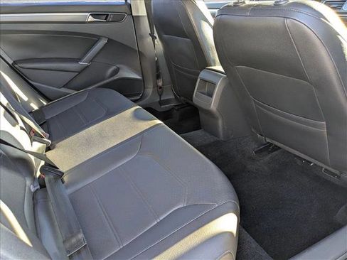 Used 2017 Volkswagen Passat 1.8T R-Line w/ R-Line Lighting Package image 17