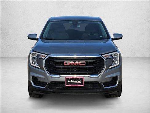 Used 2024 GMC Terrain SLE FWD image 2