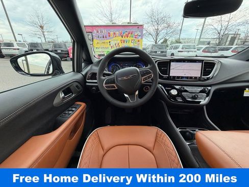 New 2026 Chrysler Pacifica Pinnacle image 13